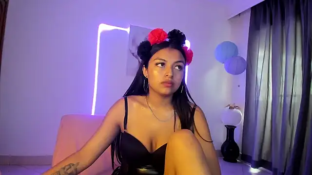 Snapshot of sweet_cinamon chatting on 12-16-25, 07:30 sweet cinamon online show from 12-16-25, 07:30