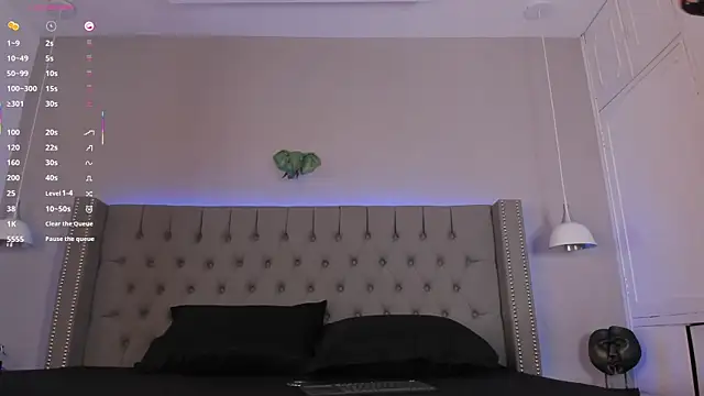 Emiliana Rios online show from 10-28-25, 03:54