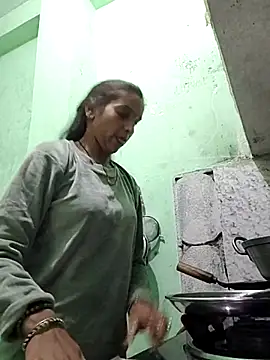 Hotty-Nidhi online show from 11-19-25, 05:24