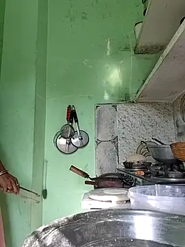 Snapshot of Hotty-Nidhi chatting on 12-18-25, 05:24 Hotty-Nidhi online show from 12-18-25, 05:24