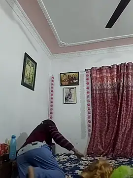 Snapshot of Hotty-Nidhi chatting on 12-21-25, 04:30 Hotty-Nidhi online show from 12-21-25, 04:30