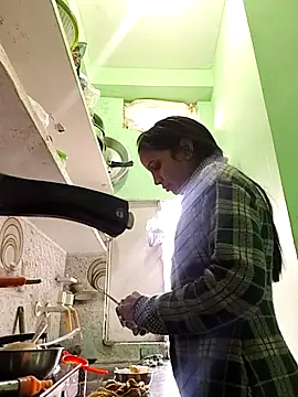 Snapshot of Hotty-Nidhi chatting on 12-22-25, 04:53 Hotty-Nidhi online show from 12-22-25, 04:53