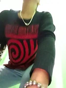 Snapshot of Hotty-Nidhi chatting on 01-12-26, 03:28 Hotty-Nidhi online show from 01-12-26, 03:28