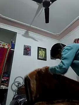 Snapshot of Hotty-Nidhi chatting on 02-06-26, 04:39 Hotty-Nidhi online show from 02-06-26, 04:39