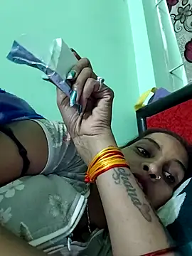 Snapshot of Hotty-Nidhi chatting on 02-10-26, 05:28 Hotty-Nidhi online show from 02-10-26, 05:28