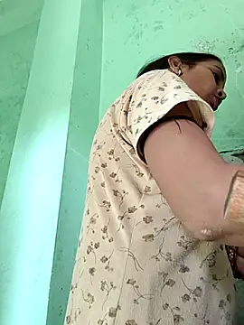 Snapshot of Hotty-Nidhi chatting on 03-02-26, 05:08 Hotty-Nidhi online show from 03-02-26, 05:08