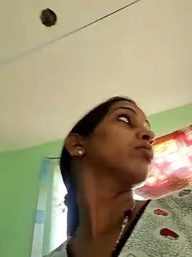 Snapshot of Hotty-Nidhi chatting on 03-03-26, 03:12 Hotty-Nidhi online show from 03-03-26, 03:12