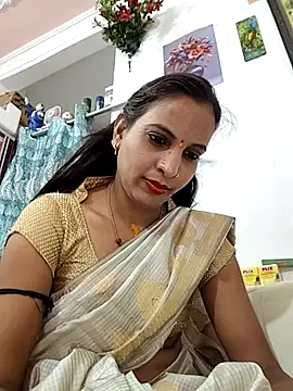 Hotty-Nidhi online show from 07-17-26, 06:09