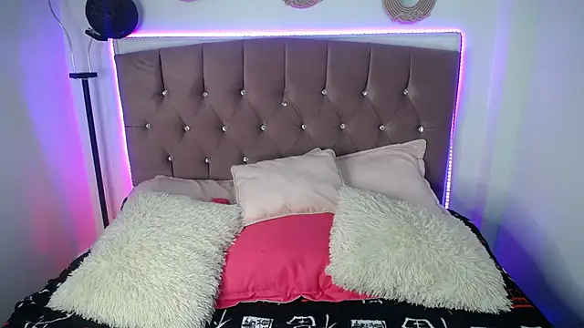 charlotte walker1 online show from 03-16-25, 01:28