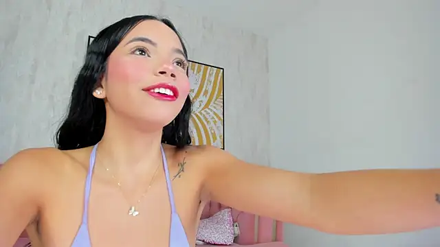 Snapshot of Krissi_latore chatting on 01-17-26, 01:05 Krissi latore online show from 01-17-26, 01:05