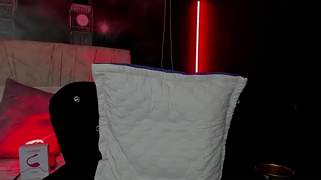 Lilith Thompson online show from 03-14-25, 06:39