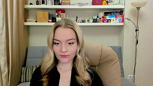 Kara Smith  online show from 12-07-24, 10:17