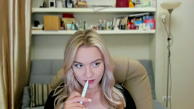 Kara Smith  online show from 09-11-25, 11:27