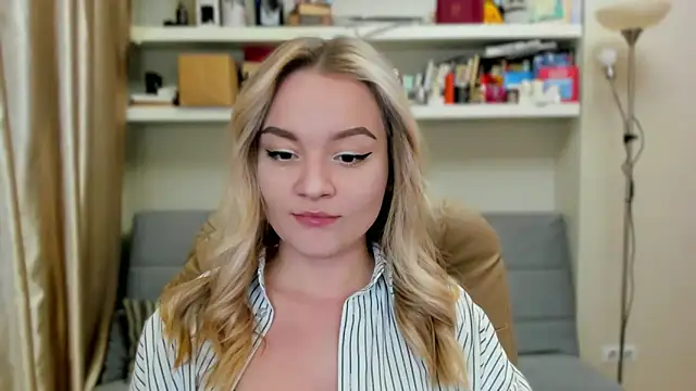 Kara Smith  online show from 10-05-25, 09:02