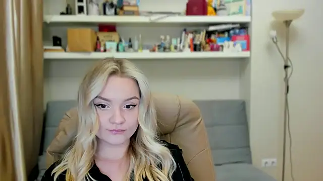 Kara Smith  online show from 12-04-25, 11:02