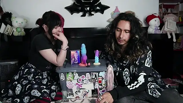 Snapshot of Devil_And_Princess chatting on 02-05-26, 03:33 Devil And Princess online show from 02-05-26, 03:33