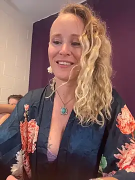 SusieandLacey online show from 06-14-26, 07:10