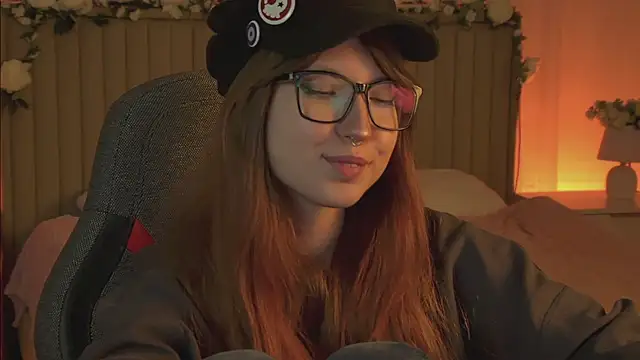 Snapshot of MemoryCadence chatting on 10-09-25, 03:43 MemoryCadence online show from 10-09-25, 03:43