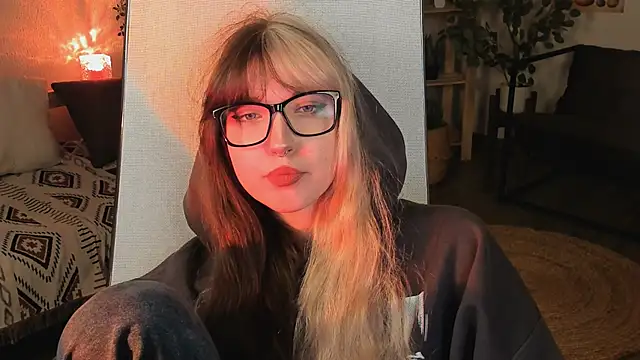 Snapshot of MemoryCadence chatting on 10-19-25, 03:23 MemoryCadence online show from 10-19-25, 03:23