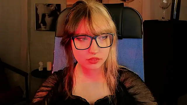 Snapshot of MemoryCadence chatting on 10-22-25, 08:19 MemoryCadence online show from 10-22-25, 08:19