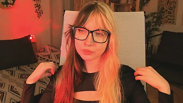 Snapshot of MemoryCadence chatting on 11-08-25, 03:34 MemoryCadence online show from 11-08-25, 03:34