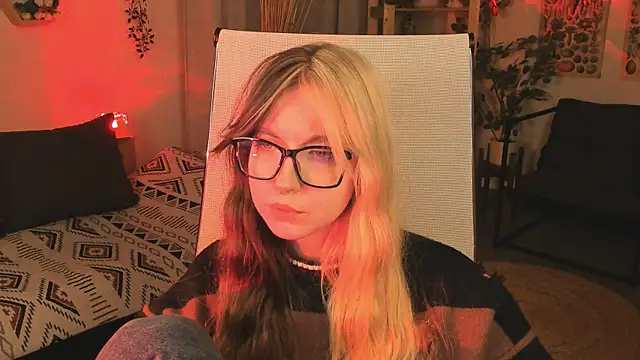 Snapshot of MemoryCadence chatting on 11-09-25, 03:10 MemoryCadence online show from 11-09-25, 03:10