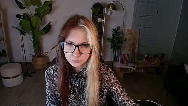 Snapshot of MemoryCadence chatting on 03-17-26, 07:28 MemoryCadence online show from 03-17-26, 07:28