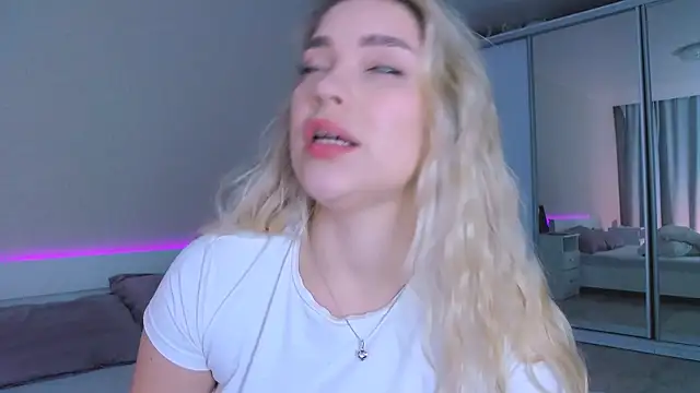 Snapshot of DIANAxxxDIAMOND chatting on 11-13-25, 11:42 DIANAxxxDIAMOND online show from 11-13-25, 11:42