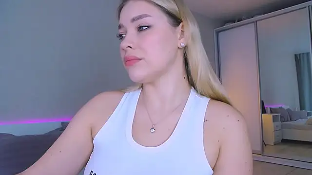 Snapshot of DIANAxxxDIAMOND chatting on 11-22-25, 10:47 DIANAxxxDIAMOND online show from 11-22-25, 10:47