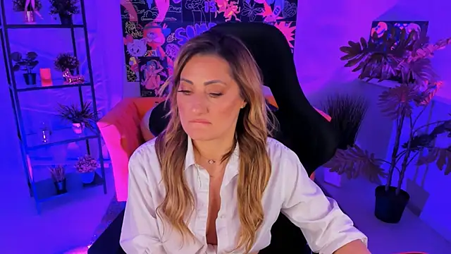 Snapshot of SarahAlluring chatting on 03-22-25, 04:37 SarahAlluring online show from 03-22-25, 04:37