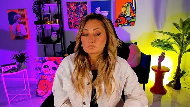 Snapshot of SarahAlluring chatting on 09-14-25, 12:59 SarahAlluring online show from 09-14-25, 12:59