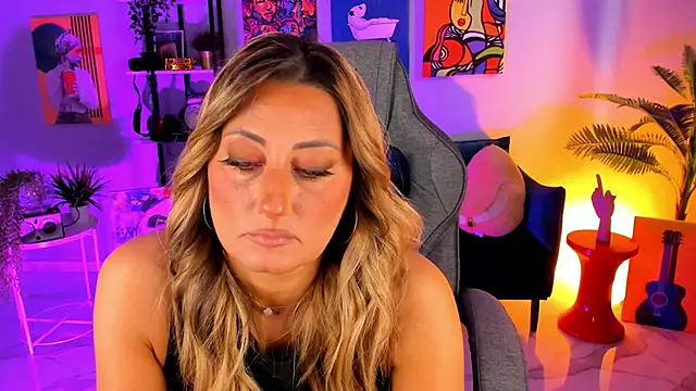 Snapshot of SarahAlluring chatting on 09-20-25, 12:06 SarahAlluring online show from 09-20-25, 12:06