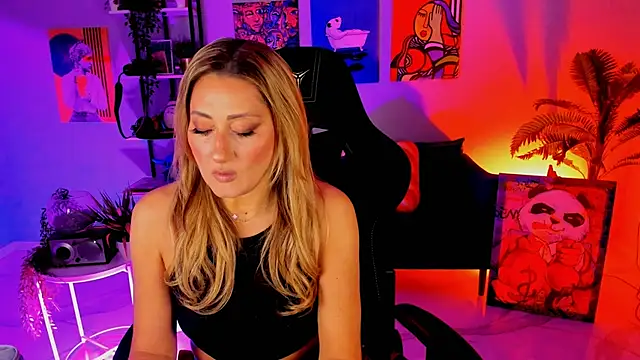 Snapshot of SarahAlluring chatting on 11-24-25, 11:54 SarahAlluring online show from 11-24-25, 11:54