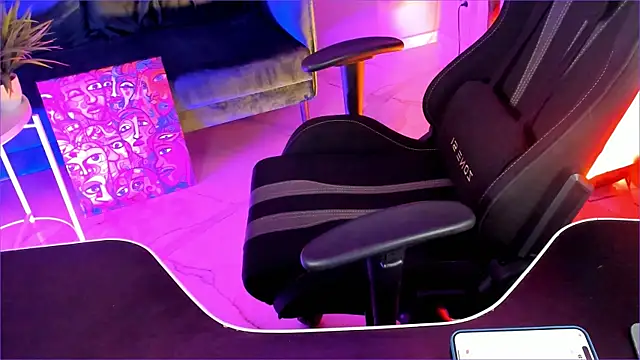 Snapshot of SarahAlluring chatting on 12-14-25, 12:21 SarahAlluring online show from 12-14-25, 12:21