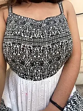 Snapshot of lustyindiancouple chatting on 02-21-26, 09:43 lustyindiancouple online show from 02-21-26, 09:43