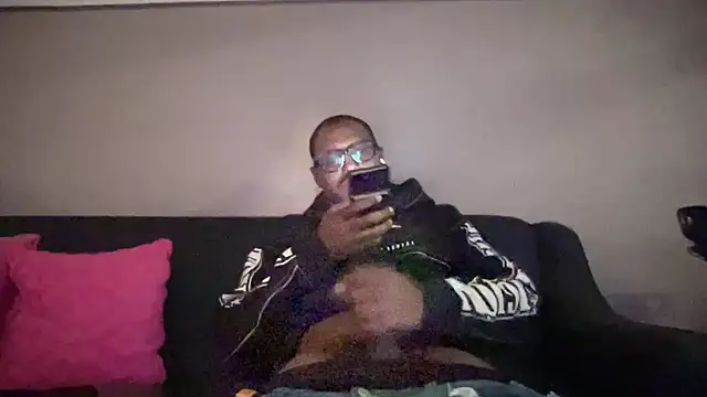 Snapshot of kngkeeem chatting on 11-17-25, 08:42 kngkeeem online show from 11-17-25, 08:42