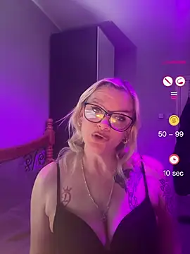 Snapshot of Curvy-Cleo chatting on 04-29-26, 08:37 Curvy-Cleo online show from 04-29-26, 08:37
