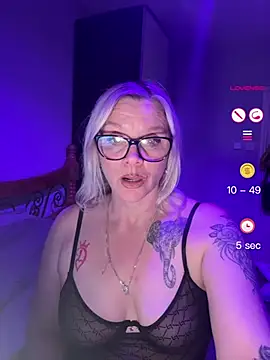 Snapshot of Curvy-Cleo chatting on 06-03-26, 09:31 Curvy-Cleo online show from 06-03-26, 09:31