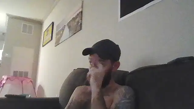 Snapshot of whowantsacreampie chatting on 10-15-25, 12:38 whowantsacreampie online show from 10-15-25, 12:38