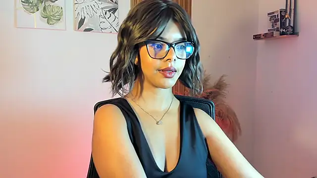 Snapshot of Milabrown_ chatting on 10-09-25, 06:17 Milabrown online show from 10-09-25, 06:17