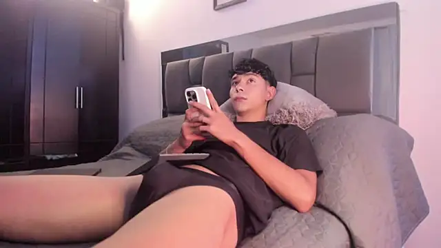 AndresM001 online show from 04-09-26, 09:09