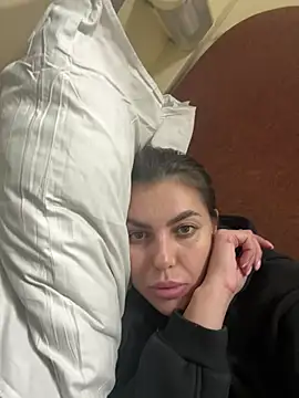 Snapshot of AngelinaMeov chatting on 03-14-25, 10:27 AngelinaMeov online show from 03-14-25, 10:27