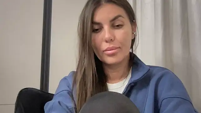 Snapshot of AngelinaMeov chatting on 09-25-25, 07:50 AngelinaMeov online show from 09-25-25, 07:50