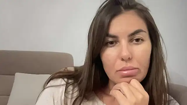 Snapshot of AngelinaMeov chatting on 10-06-25, 02:47 AngelinaMeov online show from 10-06-25, 02:47