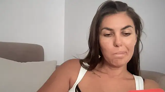 Snapshot of AngelinaMeov chatting on 10-07-25, 12:57 AngelinaMeov online show from 10-07-25, 12:57