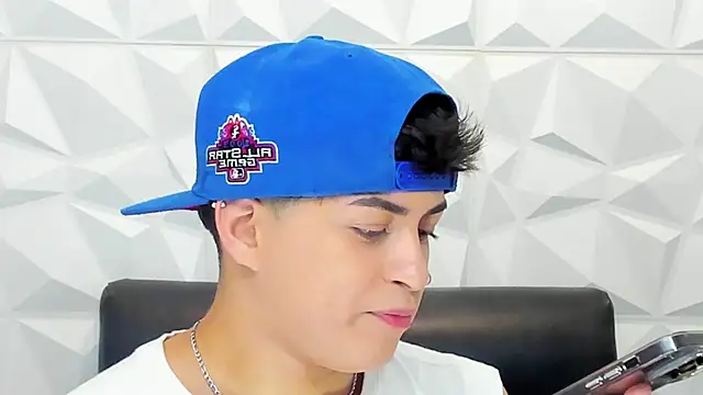 Snapshot of Sam_Daves chatting on 11-25-25, 02:06 Sam Daves online show from 11-25-25, 02:06