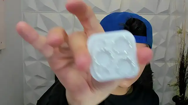 Snapshot of Sam_Daves chatting on 12-04-25, 02:26 Sam Daves online show from 12-04-25, 02:26