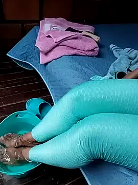 Lady Lolla11 online show from 12-19-25, 09:11