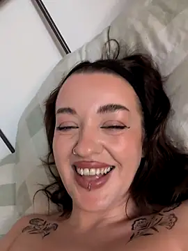 Petite Juicy Olive online show from 06-24-26, 08:57