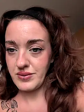 Petite Juicy Olive online show from 07-21-26, 12:40